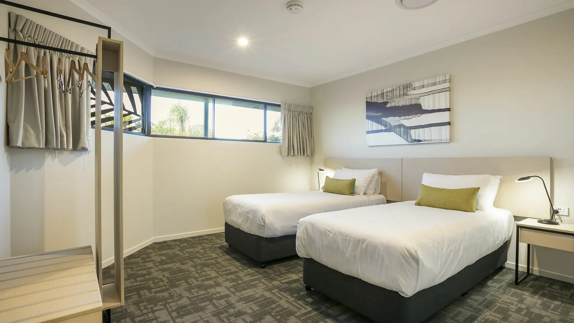 Nightcap At Kawana Waters Hotel
