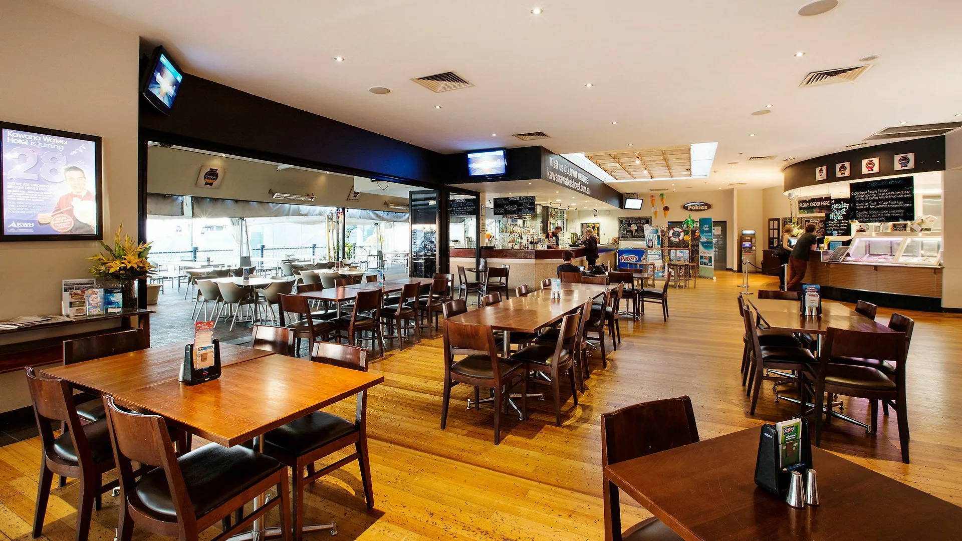Nightcap At Kawana Waters Hotel
